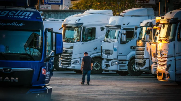 Bruselas pone el aparcamiento seguro de camiones en el centro de los corredores europeos