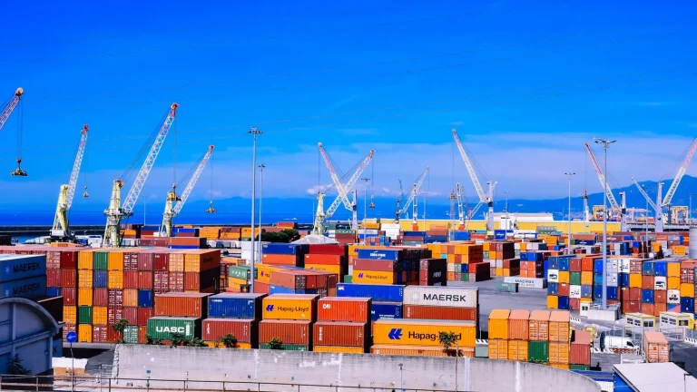 El corredor de mercancías entre Asia y Europa necesita 55.000 millones y reformas, según el Banco Mundial
