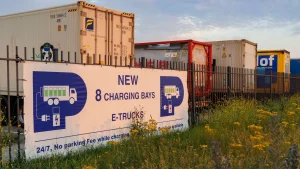 Recarga de camiones eléctricos: IRU y T&E piden abrir las instalaciones de los depósitos a otras flotas